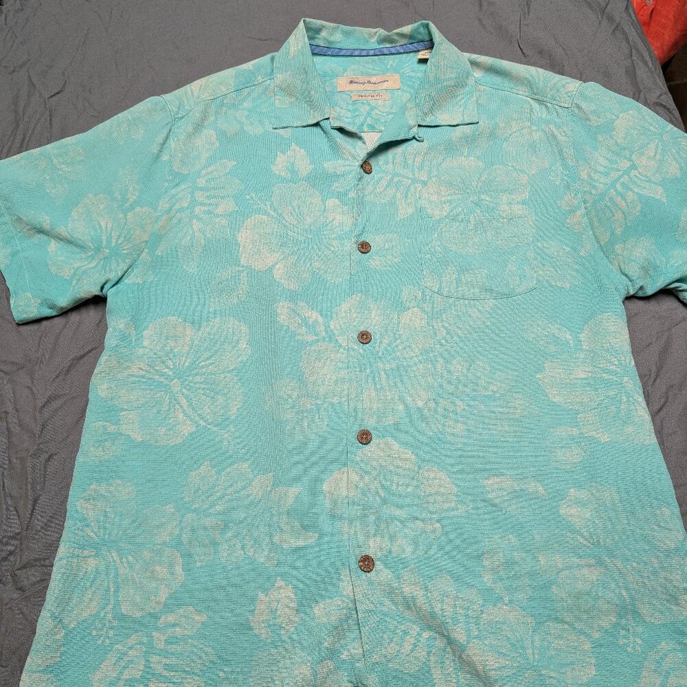Tommy Bahama Aloha/Hawaiian/Camp Shirt 100% silk size Medium